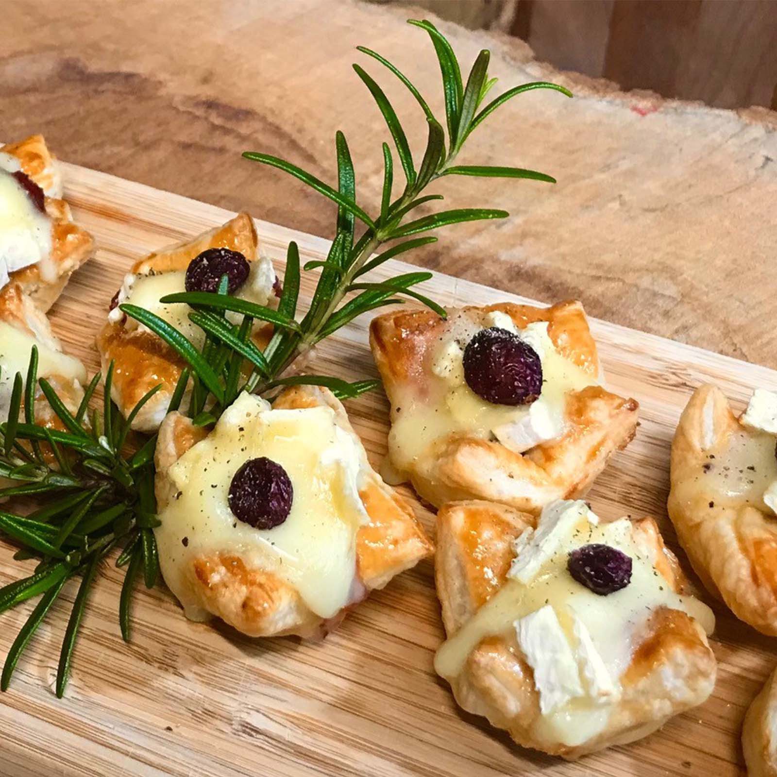 Brie cranberry’s bladerdeeg hapjes vanaf 12 stuks